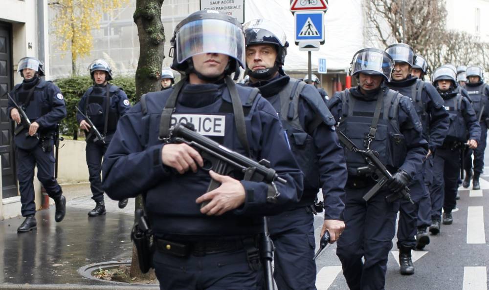 Poliția franceză mobilizată la Paris pentru o nouă manifestație împotriva reformei codului muncii - francepolice-1466692153.jpg