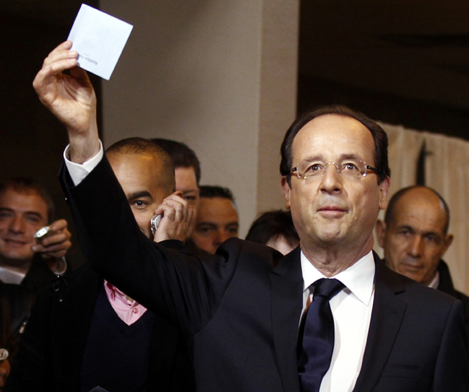 François Hollande, primul scandal în calitate de președinte al Franței - francoishollande-1336576681.jpg