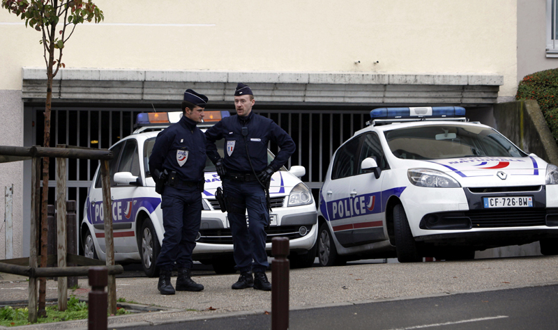 Români suspectați de mai multe spargeri, arestați în Franța - franta1350826149-1360826180.jpg
