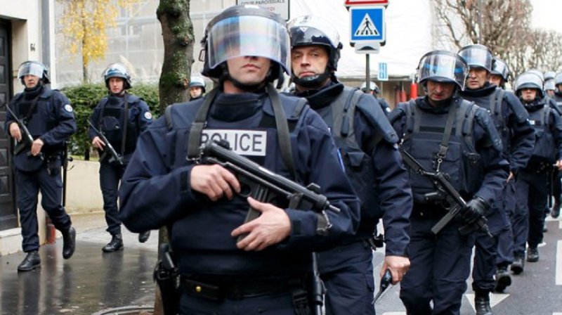 Franța: Se cere reinstituirea stării de urgență după atentatele de vineri - frantasecerereinstituirea-1522074375.jpg