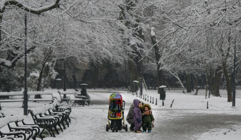 Prognoza meteo pentru weekend: Vin ploile și ninsorile. Este tot mai frig în România - frig-1633703462.jpg