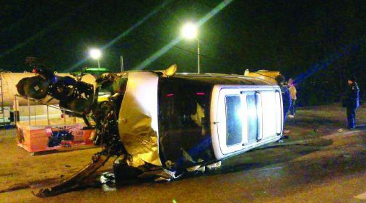 Autocar cu 15 pasageri la bord, implicat într-un accident rutier - ft-1361537309.jpg