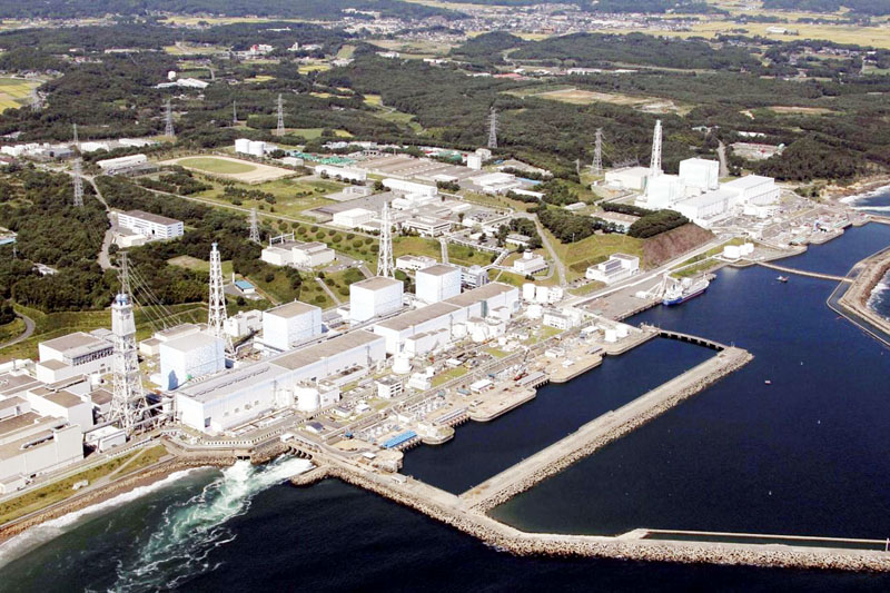 Fukushima: Ministrul industriei se opune deversării  apei radioactive în apele mării - fukushima-1323790604.jpg