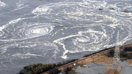 Cutremur cu magnitudinea 6,8 în largul regiunii Fukushima. A fost emisă avertizare de tsunami - fukushimatsunamiwhirlpool0219940-1313738917.jpg