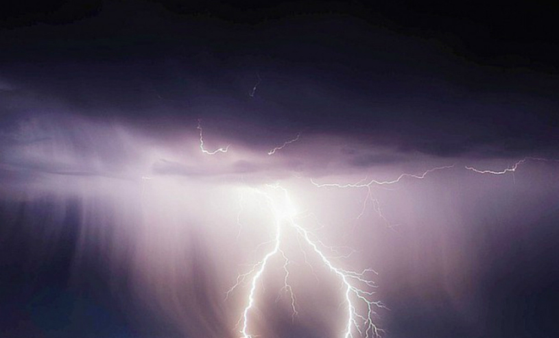 Alertă meteo: Cod galben de furtuni și ploi puternice în toată țara - fulgerfurtuna-1624687455.jpg