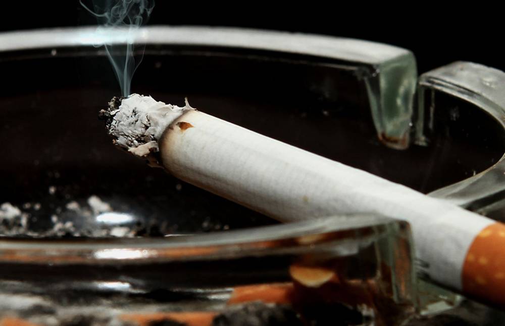 Proiectul privind interzicerea fumatului, scos de pe ordinea de zi a Camerei - fumat-1448455423.jpg