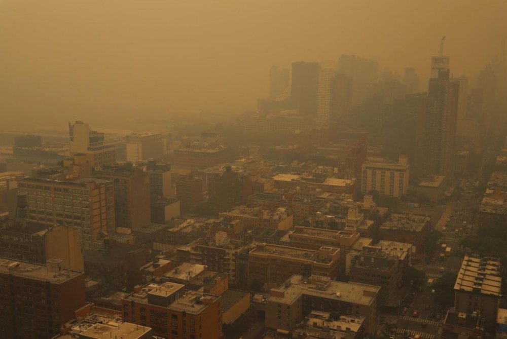 Norul de fum care a acoperit complet orașul New York ajunge şi în România! Ce spun specialiştii despre acest fenomen - fumincendiinewyork-1688035909.png