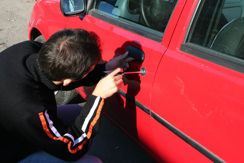 Cum acționează hoții de mașini din Constanța și ce mărci preferă - furtmasinagf7-1342365994.jpg