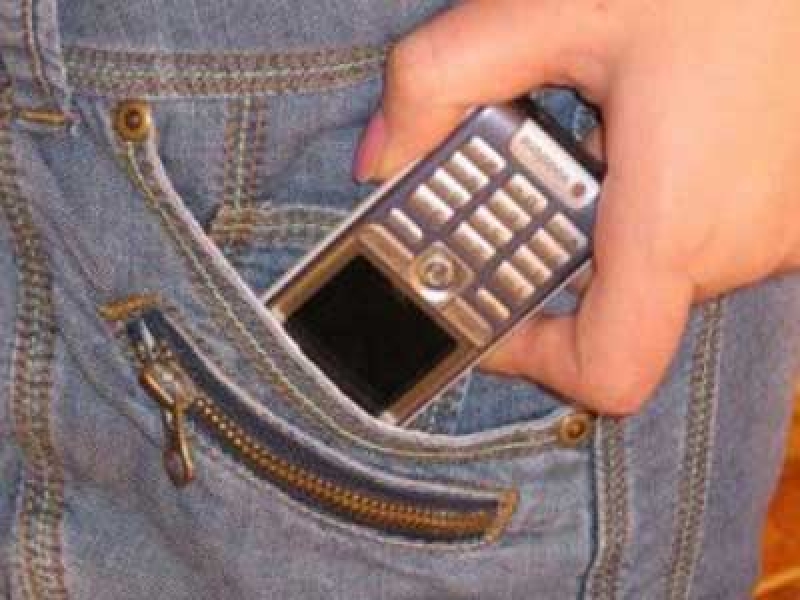 Cum te bagă un telefon mobil în închisoare - furttelefonmobil-1316556612.jpg