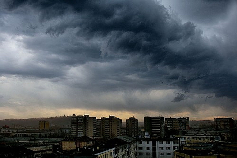 ANM. Cod galben de furtună în zona centrală a județului Constanța - furtuna-1370953736.jpg