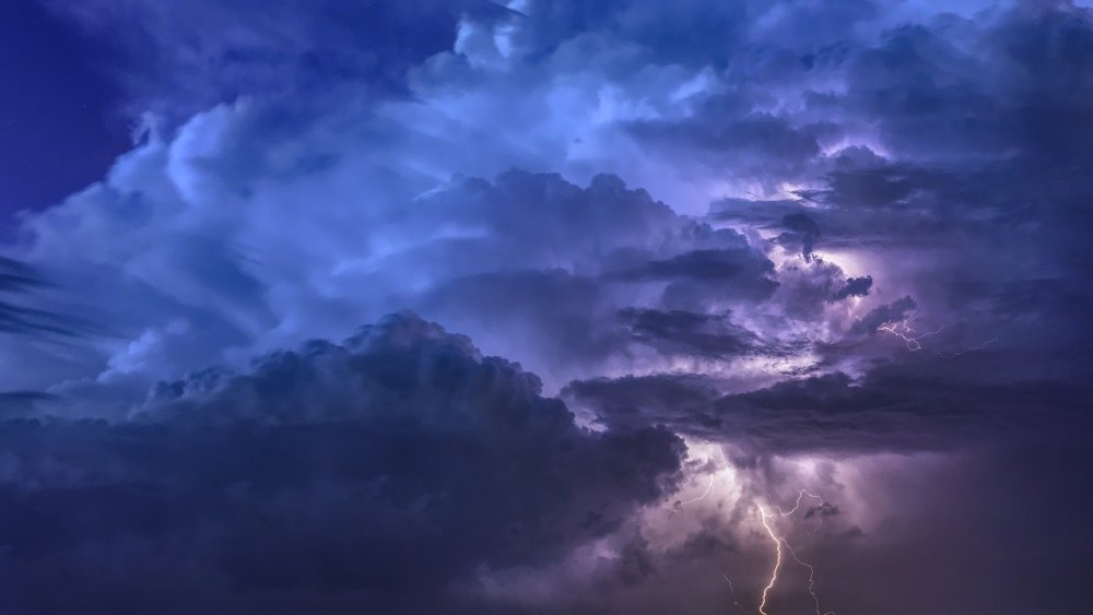 Avertizare de furtuni cu grindină și fulgere în mai mult de jumătate de țară. Care sunt județele afectate - furtuna-1595835061.jpg