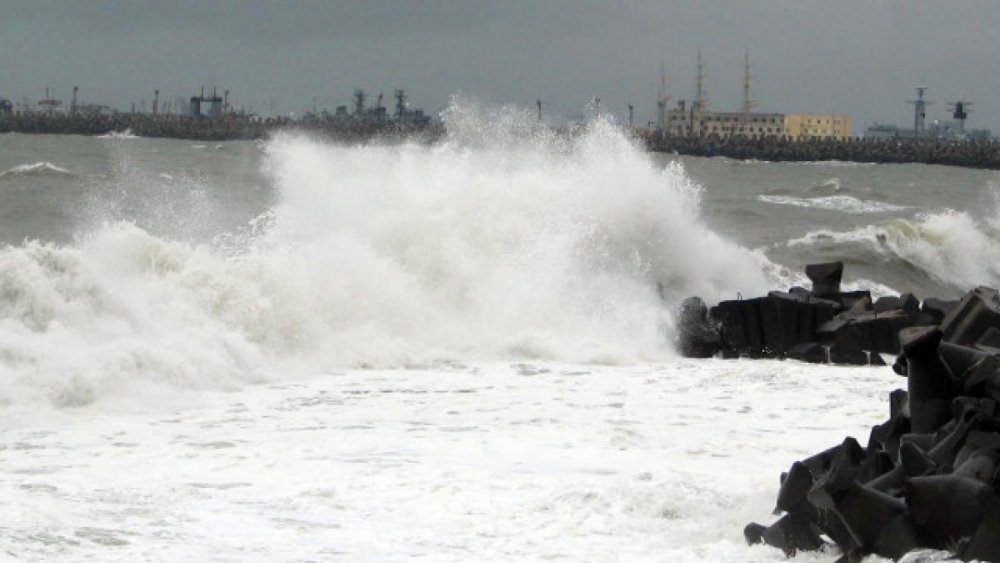 Manevre suspendate din cauza vântului în porturile Constanța Nord, Constanța Sud și Midia - furtunaconstantaporturimaritimei-1675842293.jpg