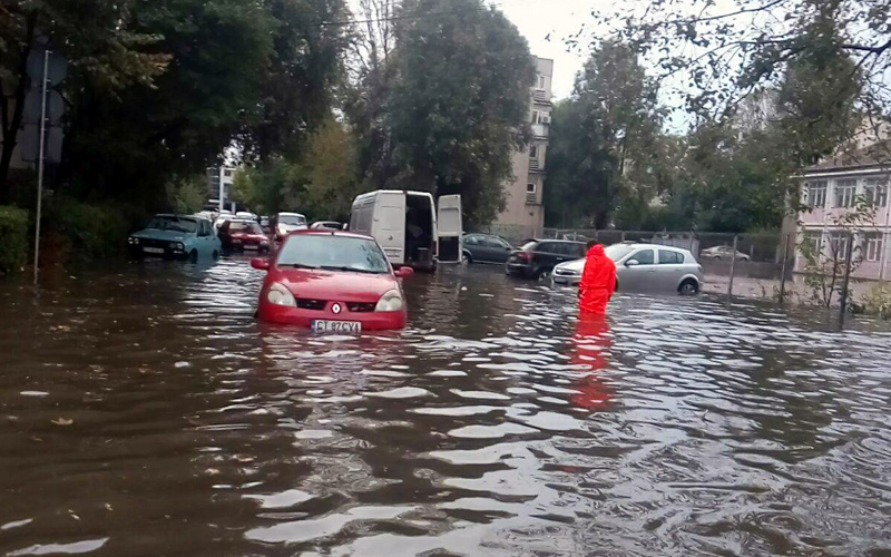 PLOILE TORENȚIALE FAC RAVAGII! Zeci de reclamații în Constanța și Eforie, din cauza inundațiilor - furtuniconstanta91474301759-1525939585.jpg