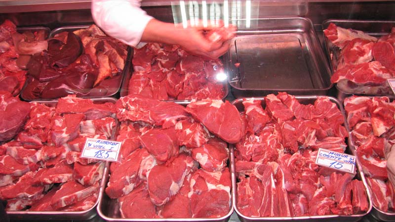 Peste opt tone de carne, aruncate din magazinele constănțene - galantaer-1338932134.jpg