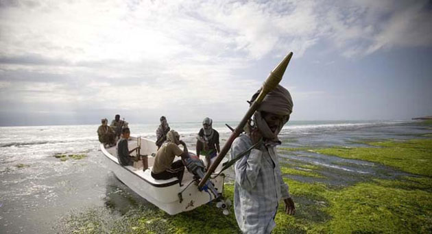 O navă capturată de pirații somalezi s-a scufundat - gallerysomalipiratespi003-1373378393.jpg