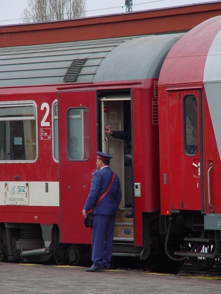 CFR a suplimentat numărul de trenuri pe ruta Constanța - Mangalia, după închiderea podului Agigea - garacfr2-1380609388.jpg
