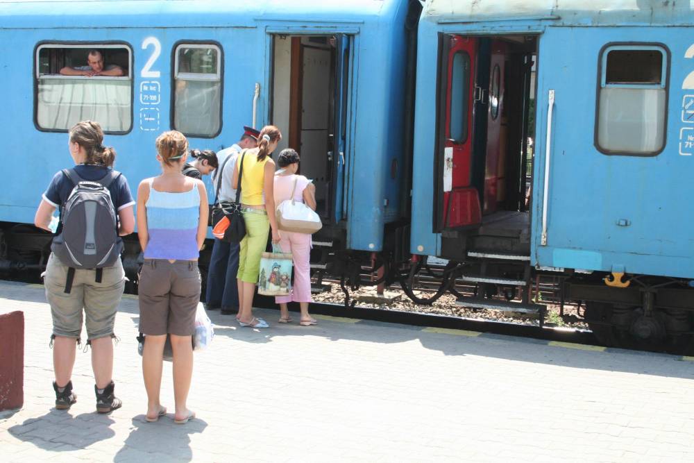 Restricții de viteză la trenurile CFR, pe ruta București – Constanța - garatrenturistigf10-1436344504.jpg