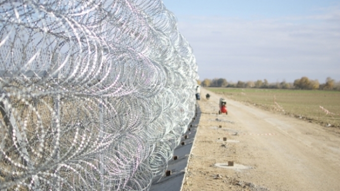 Estonia va construi un gard la frontiera cu Rusia - gard-1440747362.jpg