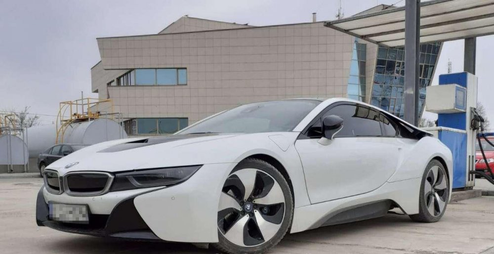 Autoturism BMW model hibrid, furat din Norvegia, găsit într-un sat din județul Constanța - gardamasinalux-1616943249.jpg