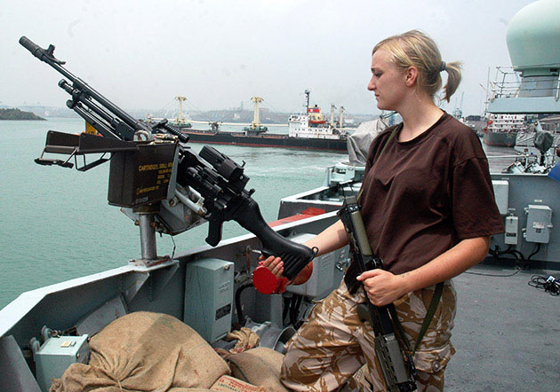 5.000 euro pe zi - prețul gărzilor înarmate de la bordul navelor comerciale - garziinarmate-1343062094.jpg