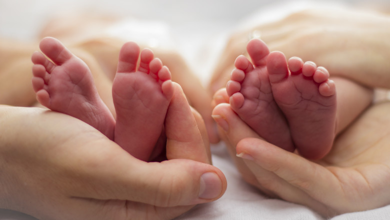Guvernul a aprobat majorarea cu 50% a indemnizaÅ£iei de creÅŸtere a copilului pentru mamele de gemeni, tripleÅ£i sau multipleÅ£i - gemena-1669739804.jpg