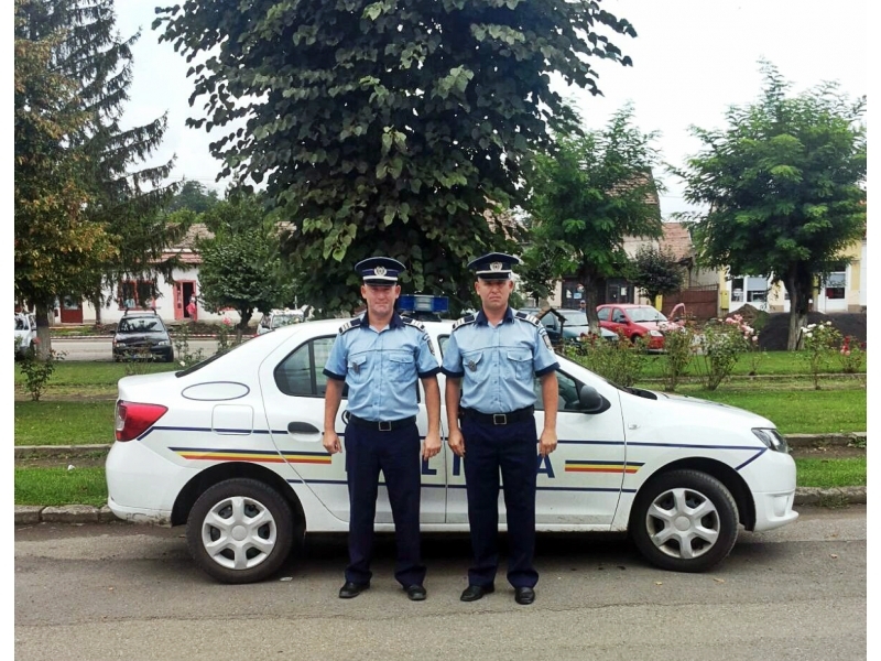 Gemenii polițiști, salvatori în timpul liber - gemeniipolitisti-1471516953.jpg
