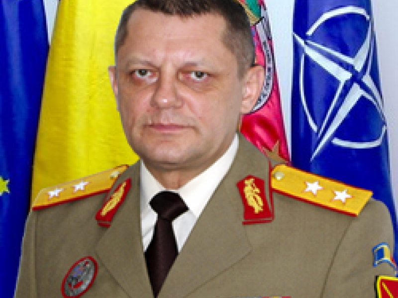 Ceremonia de predare a funcției de șef al Statului Major al Forțelor Terestre - generalulmaiormirceasavu-1389080932.jpg