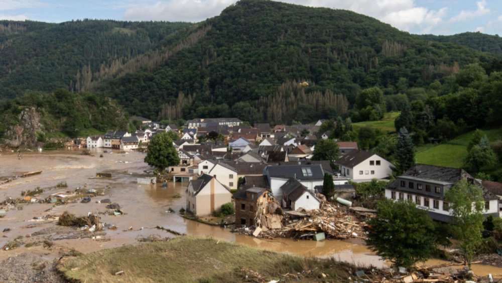 Geologii germani, semnal de alarmă în legătură cu creşterea riscului de alunecări de teren în Valea Ahr - geologigermani-1674409541.png