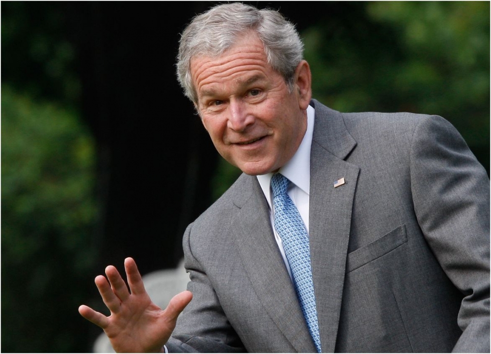 George W. Bush a devenit bunic - georgewbushwavemissmeyet-1366040111.jpg