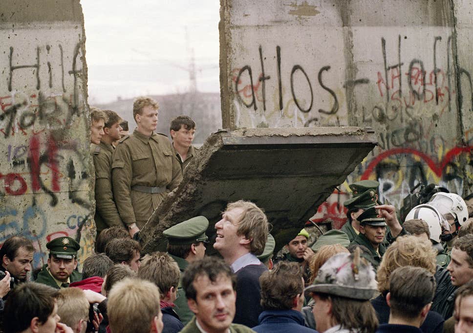 30 de ani de la căderea comunismului. Dărâmați zidul Berlinului! (I) - germania1-1576269502.jpg