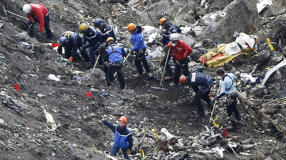 Accident Germanwings. Anchetatorii au preluat mostre ADN de la jumătate dintre victime - germanwingscrash-1427712220.jpg