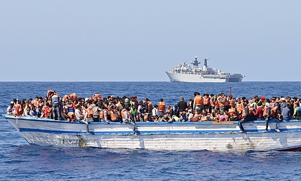 Zeci de imigranți au murit sufocați, la bordul unei nave supraîncărcate - gethumbdetails-1439651119.jpg