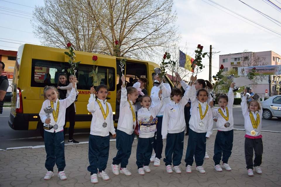 Peste 60 de sportive vor participa la Campionatul Național de Gimnastică Ritmică din comuna Cumpăna - gimnasticaritmica-1555250752.jpg