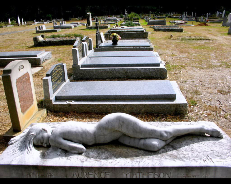 Glume macabre în cimitir - glumeincimitir-1495363703.jpg