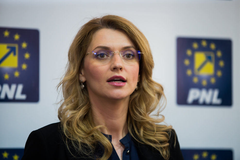 Senatorul Alina Gorghiu, atac la PSD. „Ei plâng în pumni văzând această situaţie” - gorghiu-1613500132.jpg
