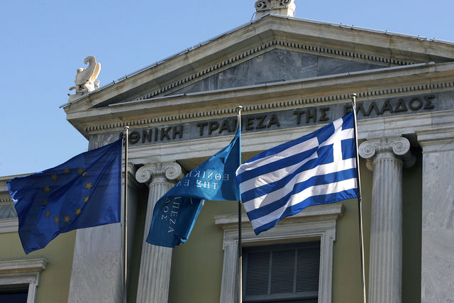 Băncile din Grecia rămân închise încă cel puțin două zile - grecia-1436807222.jpg