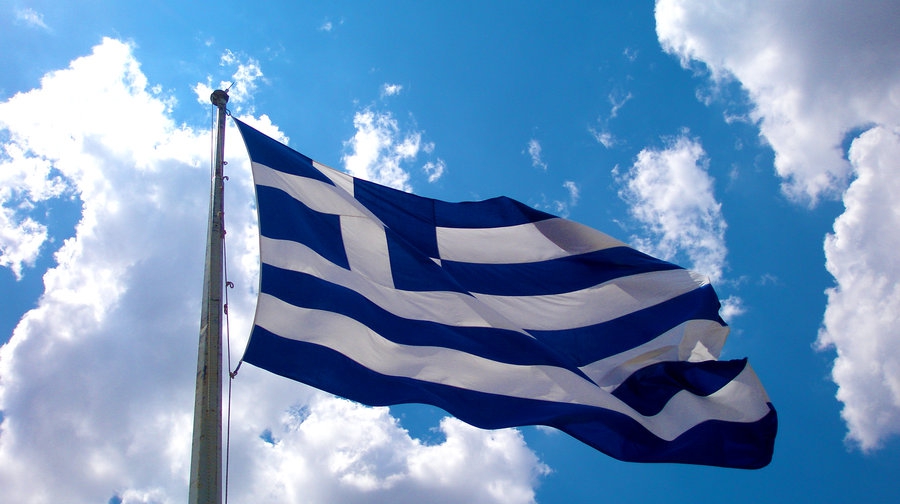 Grecii au intrat în grevă națională. Transporturile publice sunt date peste cap - greekflagbystathis36566600-1481207463.jpg