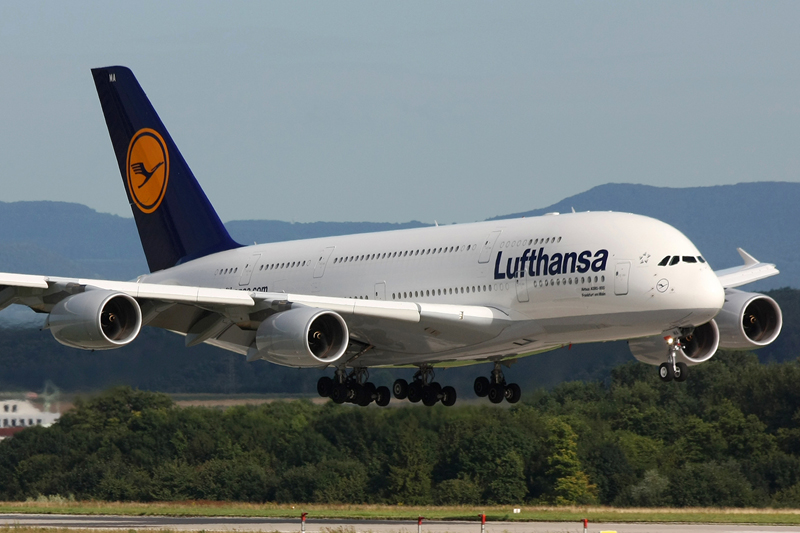 Disputele salariale de la Lufthansa continuă.  Piloții amenință  cu o nouă grevă - grevalufthansa-1480341320.jpg