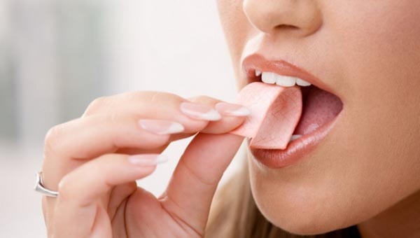 Cum ne afectează sănătatea guma de mestecat - gumamestecat-1390411437.jpg