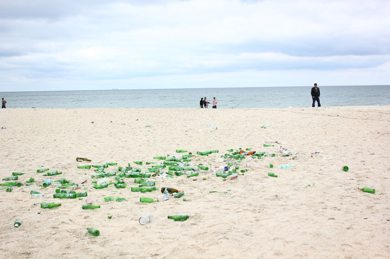 Seringi, ace, plastice și scutece, pe plajele de pe litoral! - gunoiae-1497185682.jpg