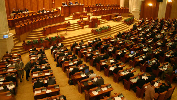 Bugetul de stat, în drum spre Parlament - guvernulungureanuafostvotatdepar-1358808411.jpg