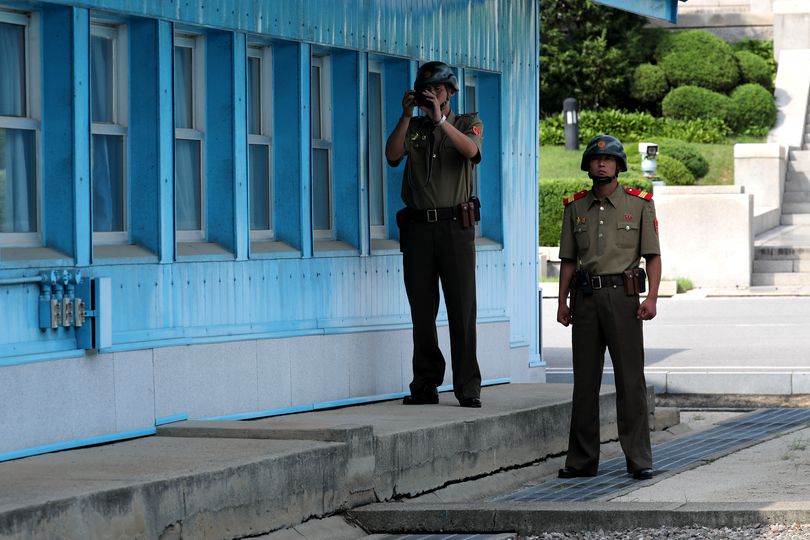 Focuri de armă la granița dintre cele două Corei. Un soldat nord-coreean a dezertat - h53648940-1513844194.jpg