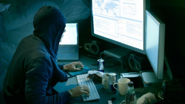 Avertisment FBI: Hackerii ar putea face mai multe daune decât atacurile de la 11 septembrie 2011 - hacker-1373230723.jpg