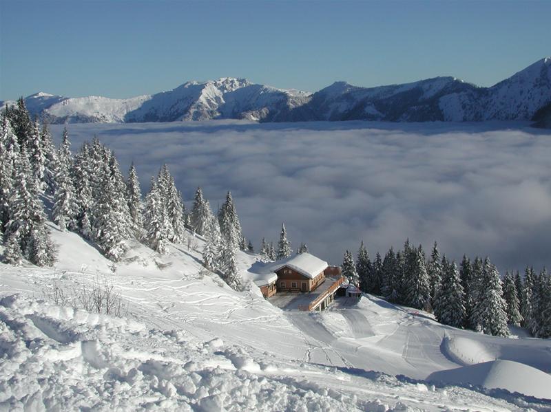 Stațiuni de schi din Austria,  izolate din cauza ninsorii - haitzingalm-1327260932.jpg