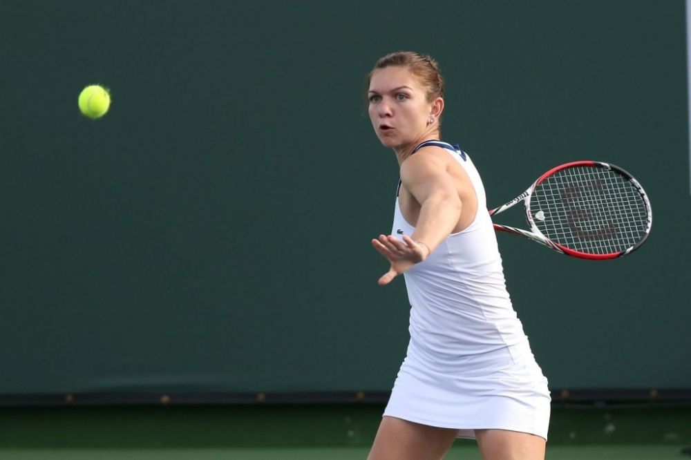Tenis / Simona Halep, eliminată de Eugenie Bouchard în semifinalele de la Wimbledon - halep2222-1404403090.jpg