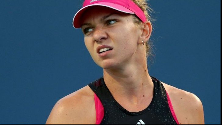 Simona Halep a abandonat în finala turneului WTA de la Toronto - halepa57113800-1439755505.jpg