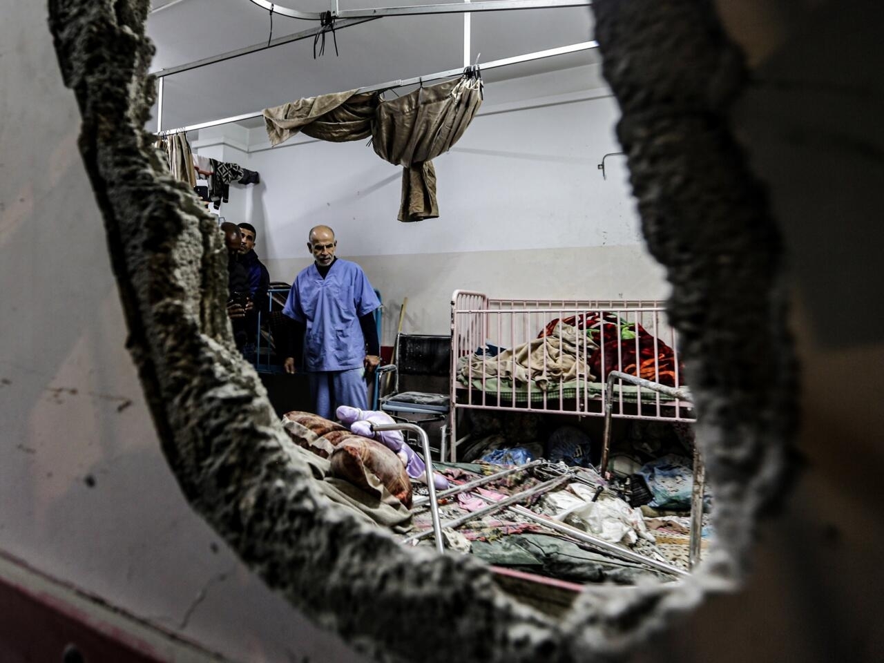 Hamas a ținut ostatici la Spitalul Nasser din Gaza (armata israeliană) - hamas-ostatici-spital-1708024201.jpg