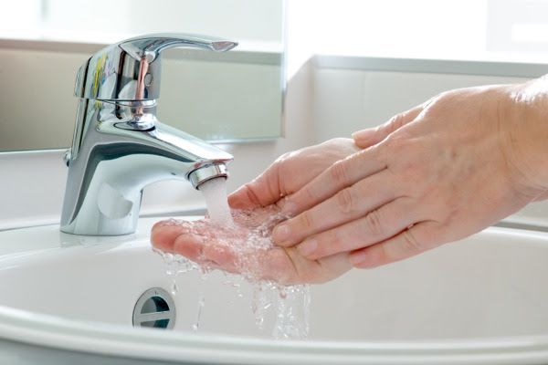 Constanța, fără apă caldă și căldură. Care sunt zonele afectate - handwashingwatersinkshutterstock-1545297715.jpg