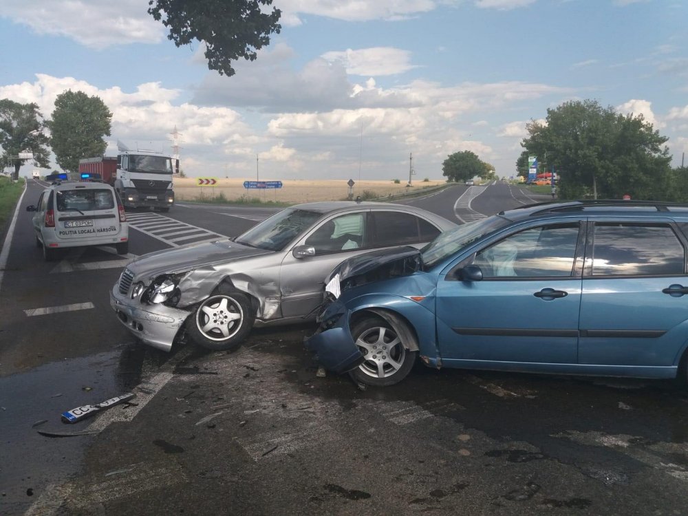 Accident rutier la Hârșova. Două mașini au fost avariate - harsova-1531753937.jpg