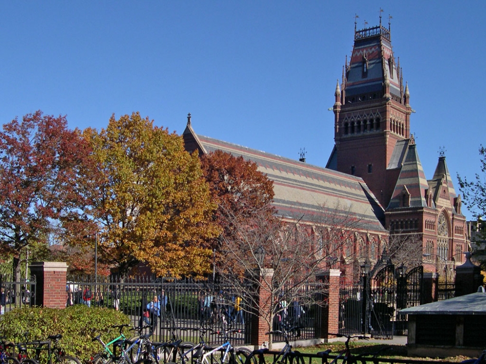 Anchetă la Harvard College asupra modului de gestionare a violențelor sexuale din campus - harvardcollegeannenberghall-1398774286.jpg